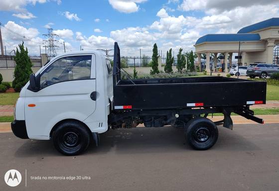 HYUNDAI HR 2.5 TCI HD LONGO COM CAÇAMBA 4X2 8V 97CV TURBO INTERCOOLER DIESEL 2P MANUAL
